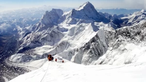 सगरमाथा आरोहणका क्रममा केन्याका ४० वर्षीय नागरिकको मृत्यु