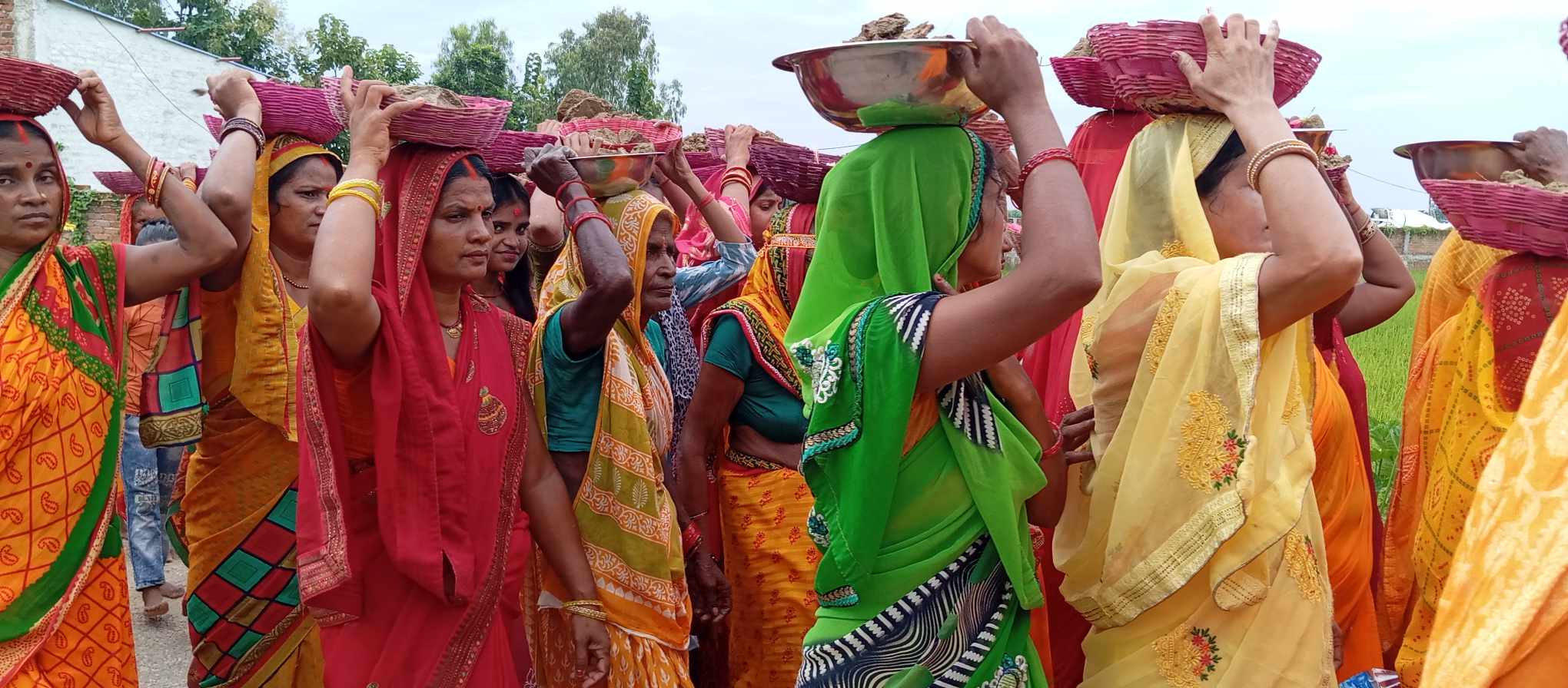 पौराणीक परम्परा अनुुुसार दुर्गा पूजाको लागि बारा स्थित नौतनमा माटो संकलन